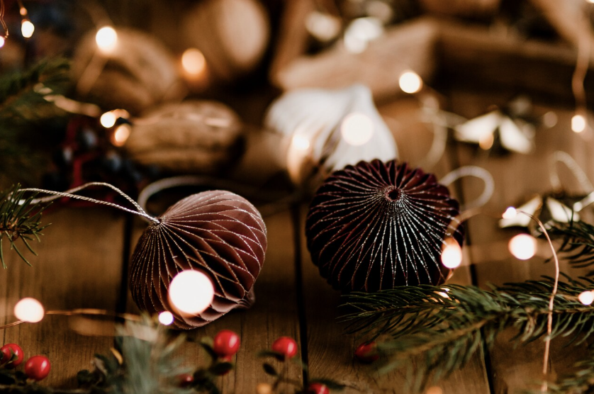 Carte cadeau de Noël pour les salariés : règles, plafond et calendrier