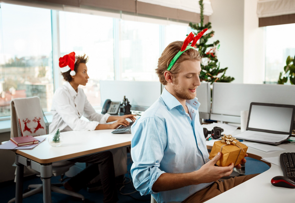 Cadeaux de Noël pour les salariés : guide complet des chèques